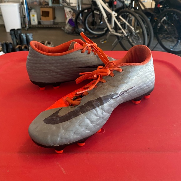 Nike Women’s Hypervenom Soccer Cleats- Size 9 - Picture 1 of 4